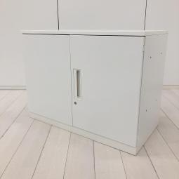 【省スペースに設置できる！使い勝手の良い小型収納庫！】■コクヨ（KOKUYO）製　エディア（EDIA）シリーズ　両開き書庫　■W900 × D450 × H680 mm　天板付　■ホワイト【IB】