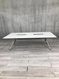 【幅2400㎜・洗練された上質なデザインの大型テーブル！】■イトーキ（ITOKI）　DFシリーズ　会議用テーブル　ミーテイングテーブル　W2400×D1200㎜　■配線口あり　■ホワイト