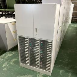 【中古】 イトーキ 上下書庫（上：両開き／下：クリスタルトレー）W900 D450 H1640 入荷しました！書類収納・小物管理に最適なユニット書庫｜中古オフィス家具をお探しならオフィスバスターズ福岡博多店へお気軽にお問い合わせください！