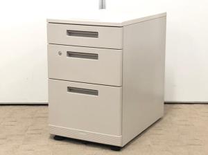 収納抜群の3段ワゴンが入荷！H70㎝のデスク下に入れられる定番ワゴン！！
■コクヨ/MX＋/ニューグレー