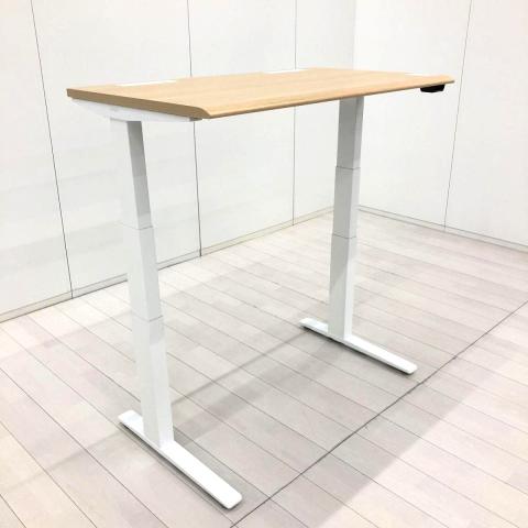 ☆電動で高さ調整可能!H650~1250mm!【座り仕事での疲労を軽減!スタンディングデスク!】■オカムラ スイフトシリーズ 電動上下昇降デスク 天板:ナチュラル木目 脚:ホワイト ■立ち姿勢を取り入れた新しいワークスタイルへ!【Okamura Swift】【ABW】
