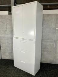 【個】【中古】コクヨ エディア ハイキャビネット（上段：引違い書庫／下段：3段ラテラル）ホワイト シリンダー錠付き 入荷しました！書類管理・ファイル収納に最適な大容量収納庫｜中古オフィス家具をお探しならオフィスバスターズ福岡博多店へお気軽にお問い合わせください！