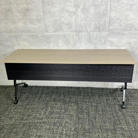 ★在庫入替セール品★【中古】イトーキ スタックテーブル THNP186LXT171 木目ナチュラル 幕板付き 値下げされました!在庫入替セール対象品|会議・研修・セミナーに最適な折りたたみテーブル|中古オフィス家具をお探しならオフィスバスターズ福岡博多店へお気軽にお問い合わせください!