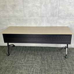 ★在庫入替セール品★【中古】イトーキ スタックテーブル THNP186LXT171 木目ナチュラル 幕板付き 値下げされました！在庫入替セール対象品｜会議・研修・セミナーに最適な折りたたみテーブル｜中古オフィス家具をお探しならオフィスバスターズ福岡博多店へお気軽にお問い合わせください！
