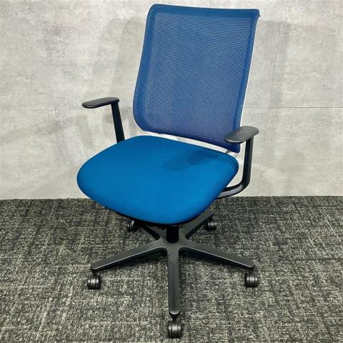 【中古】コクヨ ミトラチェア 固定肘付き ブルー オフィスチェア 背面メッシュ仕様 入荷しました！快適な座り心地と通気性を備えた人気チェア｜中古オフィス家具をお探しならオフィスバスターズ福岡博多店へお気軽にお問い合わせください！