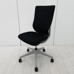 【操作レスな体重感応メカを搭載！体格にマッチするエピオスチェア！】■イトーキ（ITOKI）製　エピオス（epios）チェア　肘無し　ハイバック　■背面メッシュ　■ブラック × ホワイトシェル　【弊社使用欄：A01077666】