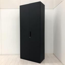 【扉が大きく開いて出し入れしやすい！たっぷり6段収納できます】■コクヨ（KOKUYO）製　エディア（EDIA）シリーズ　両開き書庫　ハイキャビネット　■W900×D450×H2100mm　■シリンダー錠　■ブラック　【弊社使用欄：A01078436】