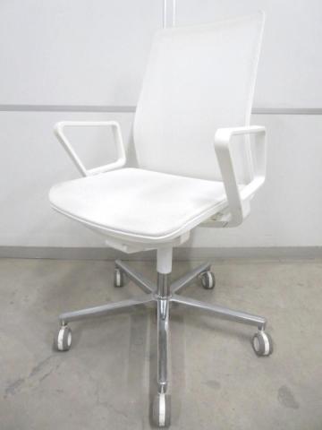 【中古】ファブレ メッシュ  コクヨ（KOKUYO） 肘付ハイバックチェア