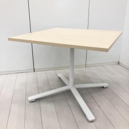 【カフェスペースやリフレッシュスペースに最適！シンプルなデザインで人気のテーブル！】■コクヨ(KOKUYO)製　ビエナ(VIENA)シリーズ　ミーティングテーブル　角テーブル　W900㎜　■天板:ナチュラル×ホワイト脚　【弊社使用欄：A01082220】