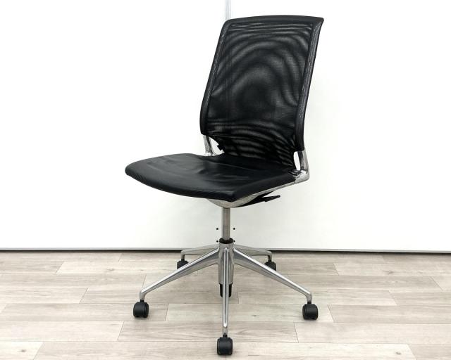 【海外メーカーの優れたチェア!】■vitra製 メダ ■ブラック【弊社使用欄:A01072801】