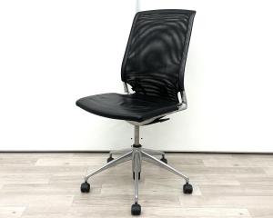 【海外メーカーの優れたチェア！】■vitra製　メダ　　■ブラック【弊社使用欄：A01072801】
