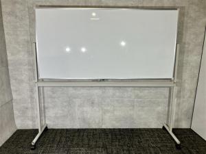 【訳アリ：キャップ不足】内田洋行製の「自立式/ホワイトボード」が入荷しました！　＊中古オフィス家具・中古オフィスチェアをお探しの方は、オフィスバスターズ福岡博多店までお気軽にお問い合わせください！#良品　#格安 #会議用　#大学　#休憩室　#両面