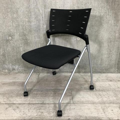 【ソフトベンディングシェルが背を優しく受け止める!】■イトーキ(ITOKI)製 マノス(MANOSS)チェア 肘無し ネスティングチェア ミーティングチェア ■背パッド無し ■キャスター脚 ■ブラック 599762 オフィスバスターズ 水戸サテライト 大子町 北茨城市 高萩市 日立市 常陸太田市 常陸大宮市 那珂市 東海村 ひたちなか市 城里町 水戸市 笠間市 茨城町 大洗町 小美玉市