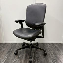 【中古】オカムラ コンテッサ セコンダ CC83SP-9144 エグゼクティブチェア ブラック 本革仕様 2022年製 スマートオペレーション搭載 入荷しました!最高級オフィスチェア|中古オフィス家具をお探しならオフィスバスターズ福岡博多店へお気軽にお問い合わせください!