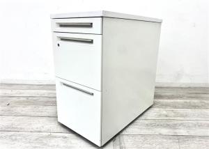 【高さ720ｍｍホワイトカラー3段脇机の入荷です】■オカムラ製　アドバンス　3段脇机