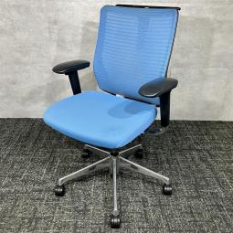 【中古】オカムラ コーラルチェア CQ82BR FSH4 ミドルバック オフィスチェア アクアブルー 背メッシュ・座面クッション・可動肘・コートハンガー付き 入荷しました！高機能ワークチェア｜中古オフィス家具をお探しならオフィスバスターズ福岡博多店へお気軽にお問い合わせください！