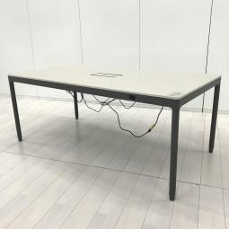 【カフェイメージの空間にもフィット！】Okamura/オカムラ　　ミーティングテーブル