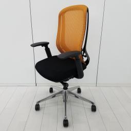 【前傾チルト機能付き】【オカムラ製品で最も人気を集める高機能チェア！】■オカムラ(okamura)製　シルフィ(Sylphy)チェア　肘付き　ハイバック　背面メッシュ　■可動肘　■背面：オレンジ/座面：ブラック【弊社使用欄：A90100866】