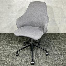 【中古】オカムラ emolto（エモルト）L434RB-FZW1 ミーティングチェア グレー 入荷しました！会議室・多目的スペースにおすすめ｜中古オフィス家具をお探しならオフィスバスターズ福岡博多店へお気軽にお問い合わせください！