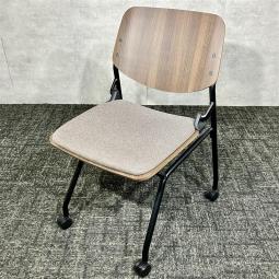 【中古】1脚限定★オカムラ Lives（ライブス） ネスティングチェア 入荷しました！　ミーティングチェア｜中古オフィス家具をお探しならオフィスバスターズ福岡博多店へお気軽にお問い合わせください！
