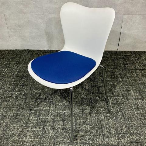 【中古】ウチダ ML-310 スタッキングチェア 4脚入荷しました！会議室・研修室におすすめのミーティングチェア｜中古オフィス家具をお探しならオフィスバスターズ福岡博多店へお気軽にお問い合わせください！