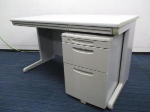 【3段引き出し一体型で圧倒的な収納力！平机＋ワゴンセットの定番商品！】■オカムラ製 (okamura) 　SDシリーズ　片袖机　幅1200㎜　■シリンダー錠　■ライトグレー　※付属のワゴンは在庫状況によりシリーズが異なる場合がございます【入替セールにつき20%OFF！】