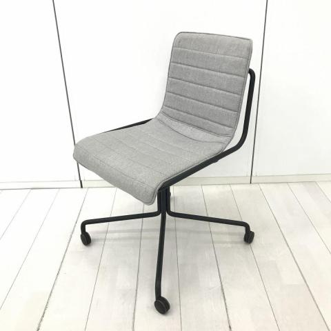 【ミーティングにも執務にも映える軽快デザイン!】■コクヨ(KOKUYO)製 デイズオフィス(Days Office)シリーズ オフセットフレーム(offset frame) ミーティングチェア ワークチェア 回転チェア ■キャスター付き4本脚ブラック ■グレー/593631 オフィスバスターズ 水戸サテライト 大子町 北茨城市 高萩市 日立市 常陸太田市 常陸大宮市 那珂市 東海村 ひたちなか市 城里町 水戸市 笠間市 茨城町 大洗町 小美玉市