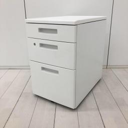 【高品質で人気のKOKUYO製品！スタンダードなデザインで使いやすい！】■コクヨ(KOKUYO)製　ピクサ(PIQUSA)シリーズ　3段ワゴン　デスクインワゴン　■高さ610mm　■シリンダー錠　■ホワイト　【弊社使用欄：A01072904】