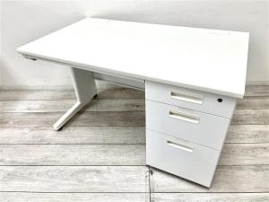 【定価約3万円】【オフィス定番の幅1200㎜サイズの片袖デスク入荷！】■ホワイト　■片袖デスク　引き出し3段　■シリンダー錠