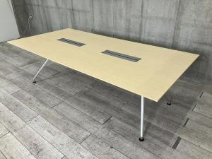 【幅2400㎜・洗練された上質なデザインの大型テーブル！】■イトーキ(ITOKI)製　DDシリーズ　会議用テーブル　ミーテイングテーブル　W2400×D1200㎜　■配線口あり　■木目調ナチュラル天板　※1枚天板のため搬入経路にご注意ください。