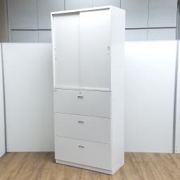 イトーキ製　シンライン　ホワイト　W900xD450xH2140サイズ　※3段ラテラル日焼けあり　省スペース×大容量！　オフィスをすっきり整える定番収納！　2枚引き違い+3段ラテラル　上下書庫セット！！
