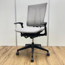 【現行モデル】【先行入荷商品】イトーキ製　セレーオシリーズ　オフィスに馴染みやすいグレー　落ち着いた色合い　優しさと美しさを併せ持つデザイン　肘付きハイバックチェア！！【T7】