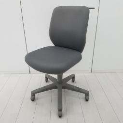 【体にフィットするダブルクッション構造！快適さと集中力をキープ！】■コクヨ製　セディスタチェア　グレー　ハンガー付　ウレタンキャスター【KOKUYO　SEDISTA】