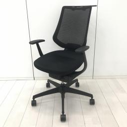 【定価約16万円】【イスとひとつになれる新感覚！360°揺れて体を自由に動かせる「グライディング・メカ」搭載！】■コクヨ(KOKUYO)製　イング(ing)チェア　肘付ハイバック　背面メッシュタイプ　■固定肘・ハンガー付き　■ブラック　【弊社使用欄：A01086025】