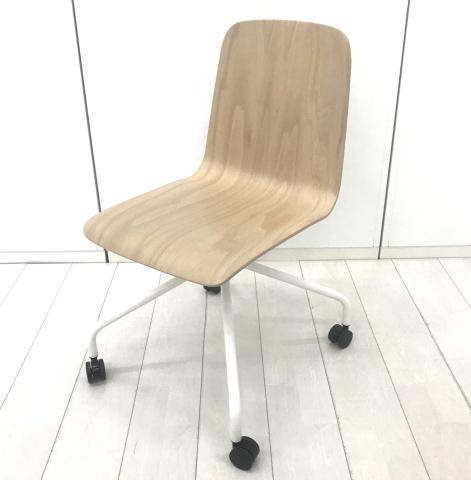 【木を活かしたやさしいデザイン!】■イトーキ製 ノットワークシリーズ ミーティングチェア 座:ラスティックピーチL 脚:ホワイト ■背座一体キャスターチェア(ヌードタイプ)【ITOKI knot Work】【ABW】★