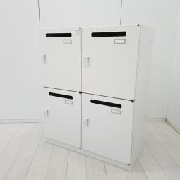 【フレキシブルな働き方に対応するメールロッカー！鍵の持ち運び要らずで便利に使えるダイヤル錠タイプ！】■イトーキ（ITOKI）製　シンライン（THIN LINE）シリーズ　4人用パーソナルロッカー　■投函口あり　■ダイヤル錠　■ホワイト【2027】【A01070299】