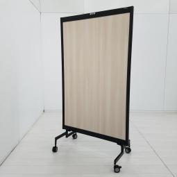 【裏表を用途に合わせて便利に使えます！】■オカムラ　クレボシリーズ　ホワイトボード＆木目パーティション　コンビタイプ　キャスター付  ブラックフレーム【OKAMURA　CREBO】【ABW】