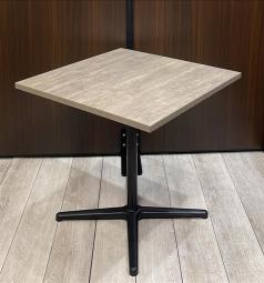 【空間にやさしいアクセント】■イトーキ（ITOKI）製　ノットワーク（Knot Work）シリーズ　四角テーブルW750×D750mm　■ノルディックバーチ（ブラウン木目）×ブラック脚