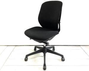 【前傾チルト機能付き】【オカムラ製品で最も人気を集める高機能チェア！】■オカムラ(okamura)製　シルフィ(Sylphy)チェア　肘無　ローバック　クロスバック　■ブラック