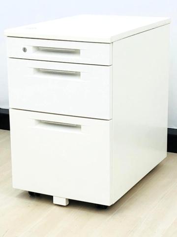 【人気のホワイト色が入荷!】書類の多い方はコチラの1台を!
■オカムラ/ヴィラージュ/ホワイト/585915 オフィスバスターズ 水戸サテライト 大子町 北茨城市 高萩市 日立市 常陸太田市 常陸大宮市 那珂市 東海村 ひたちなか市 城里町 水戸市 笠間市 茨城町 大洗町 小美玉市