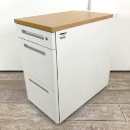 【デスクの拡張に！作業スペースと収納力を兼ね備えた便利アイテム！3段タイプの袖机！】■イトーキ（ITOKI）製　CZRシリーズ　脇机3段　■H720㎜　■シリンダー錠　■天板：木目調×ホワイト/601317 オフィスバスターズ　水戸サテライト　大子町　北茨城市　高萩市　日立市　常陸太田市　常陸大宮市　那珂市　東海村　ひたちなか市　城里町 水戸市　笠間市　茨城町　大洗町　小美玉市