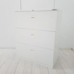 【大きく開いて収納物が見やすく、収納力も抜群！どの空間でも使いやすいホワイトカラー！】■オカムラ（okamura）製　3S書庫シリーズ 　3段ラテラル　ローキャビネット　W900×D450mm　■シリンダー錠　■ホワイト