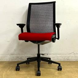 スチールケース（Steelcase）シンクチェア　可動肘　背：ブラック×座：レッド　背メッシュ　事務用にも会議室用にもおすすめ【愛知・名古屋・豊田・静岡・浜松】