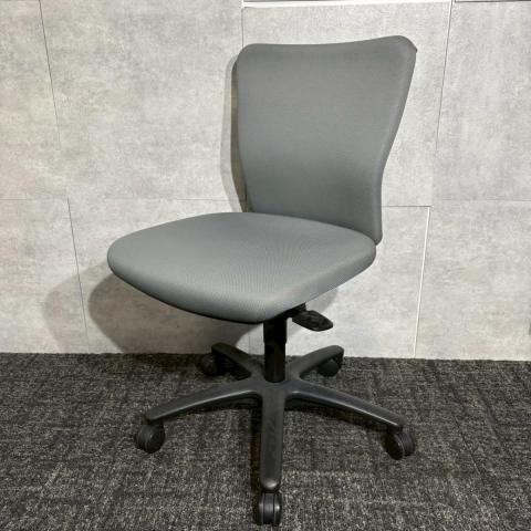 【中古】カロッツァチェア  オカムラ（okamura） 肘無ローバックチェア