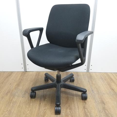 【中古】トルテチェア  イトーキ（ITOKI） 肘付ローバックチェア