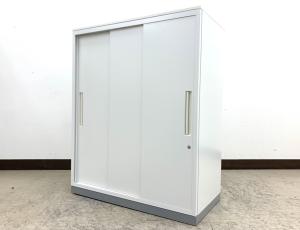 使い勝手抜群の3枚引違書庫が入荷！天板付きのためハイカウンターとしてもお薦め！
■イナバ/TF/ホワイト