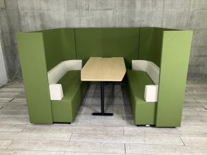 【オープンオフィスの中に、議論や作業に集中できるセミクローズド空間を】 
■コクヨ（KOKUYO）製　ブラケッツ（brackets）シリーズ　■ブース　6人用のソファ＋パネル付きテーブル　課題解決ミーティングプラン　■グリーン【ABW商材】【関東倉庫在庫品】【弊社使用欄：A01086469】