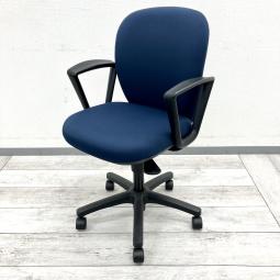 【身体にやさしくフィット！毎日の業務を快適にサポートする人気チェア！】

■イトーキ製　リエットチェア　ローバック　肘付き　ネイビー
■オフィスからテレワークまで幅広く活躍！
■快適な座り心地とシンプルな操作性を兼ね備えた人気モデル！【ITOKI Lietto】