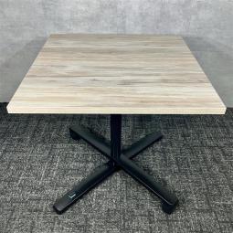 【中古】オカムラ Lives（ライブス） スタックテーブル 87AEAE MES4 W750 D750 H720 ミーティングテーブル｜省スペース収納が可能なスタッキングタイプ！オフィスの会議・打ち合わせスペースにおすすめ｜中古オフィス家具をお探しならオフィスバスターズ福岡博多店へお気軽にお問い合わせください！