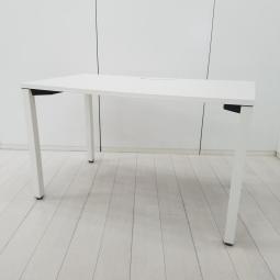 【定価約9万円】【どんな空間にもマッチするホワイトカラー!シンプルなデザインでつかいやすい!】■イトーキ(ITOKI)製 アクトリンク(Act Link)シリーズ ミーティングテーブル 平テーブル ■W1200mm ■配線口あり ■ホワイト